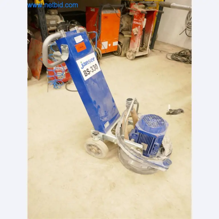 Máquinas y equipos de una empresa de construcción de carreteras-1