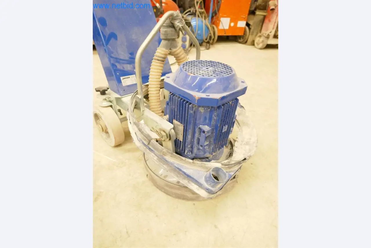 Máquinas y equipos de una empresa de construcción de carreteras-2