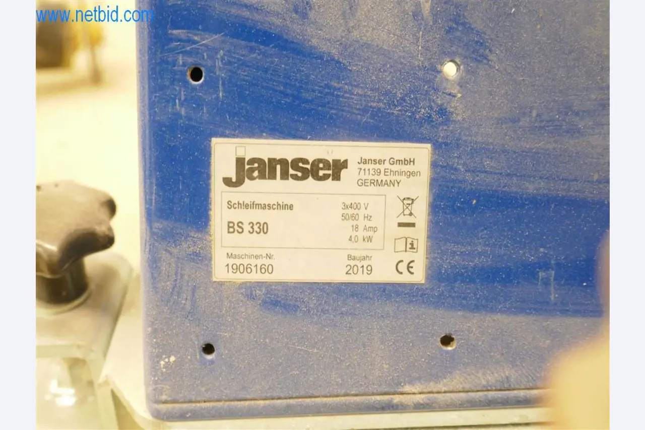 Máquinas y equipos de una empresa de construcción de carreteras-3