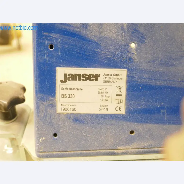 Máquinas y equipos de una empresa de construcción de carreteras-3