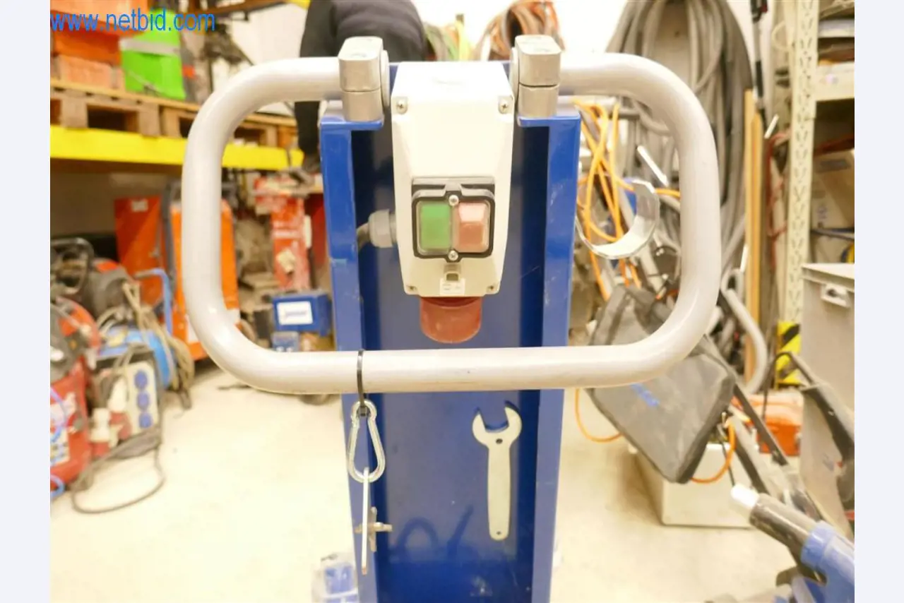 Máquinas y equipos de una empresa de construcción de carreteras-4