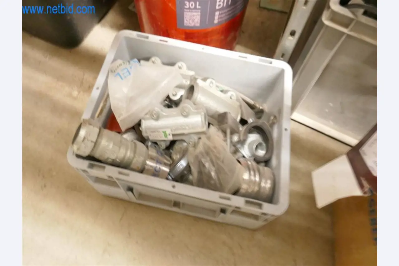 Máquinas e equipamento de uma empresa de construção de estradas-16