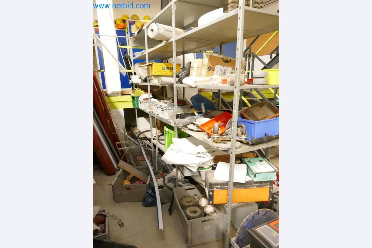 Máquinas e equipamento de uma empresa de construção de estradas-18