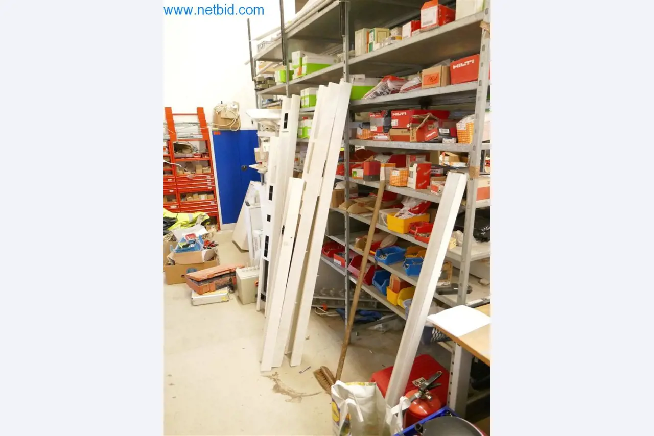 Máquinas e equipamento de uma empresa de construção de estradas-1