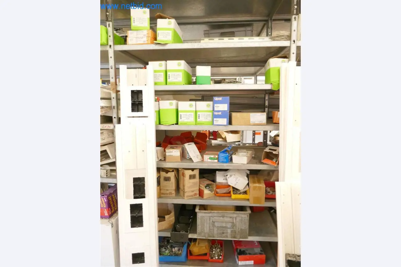 Máquinas e equipamento de uma empresa de construção de estradas-3