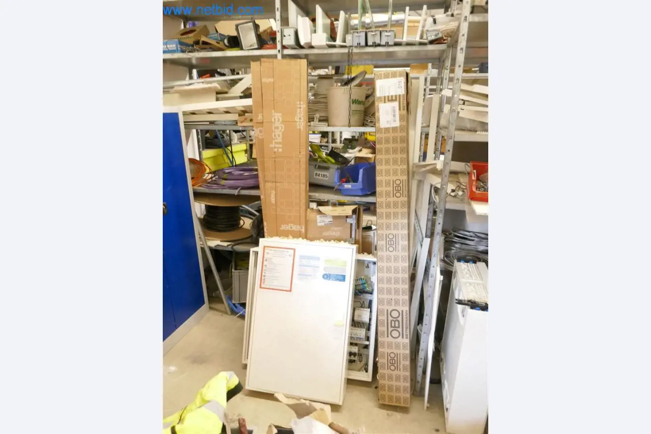 Máquinas e equipamento de uma empresa de construção de estradas-5