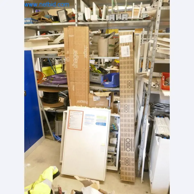 Máquinas e equipamento de uma empresa de construção de estradas-5