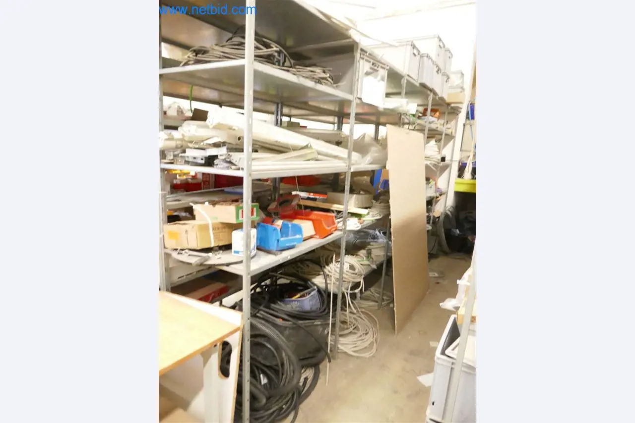 Máquinas e equipamento de uma empresa de construção de estradas-6