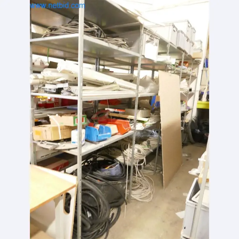 Máquinas e equipamento de uma empresa de construção de estradas-6