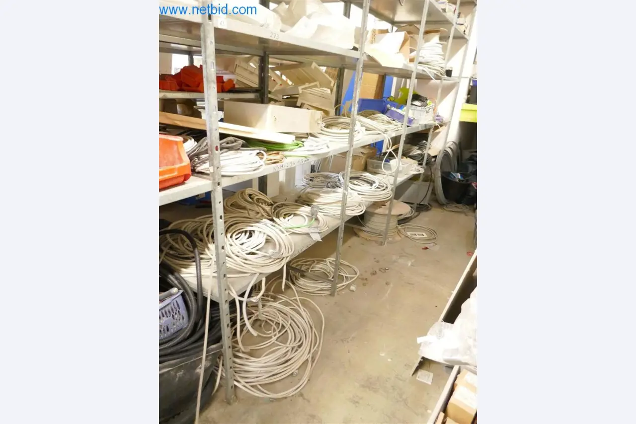 Máquinas e equipamento de uma empresa de construção de estradas-7