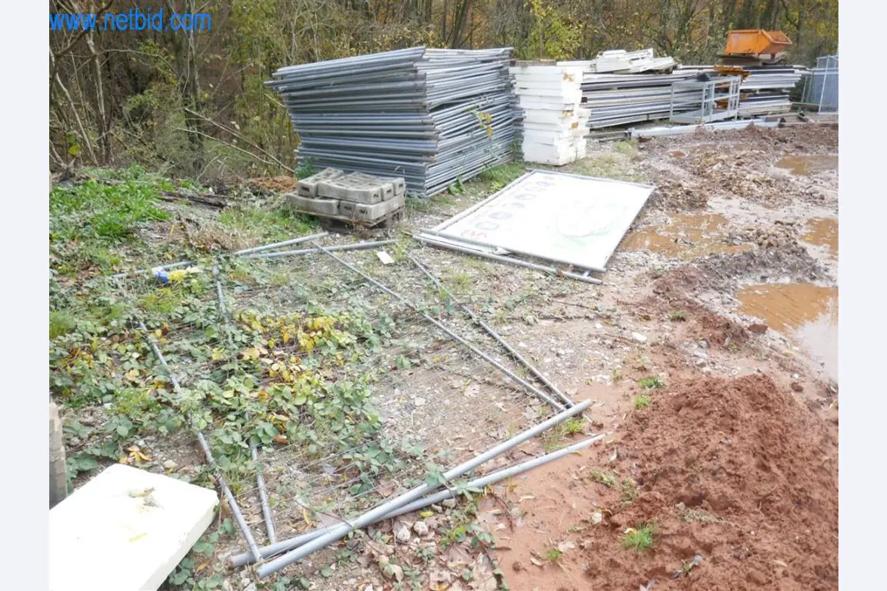 Máquinas e equipamento de uma empresa de construção de estradas-1