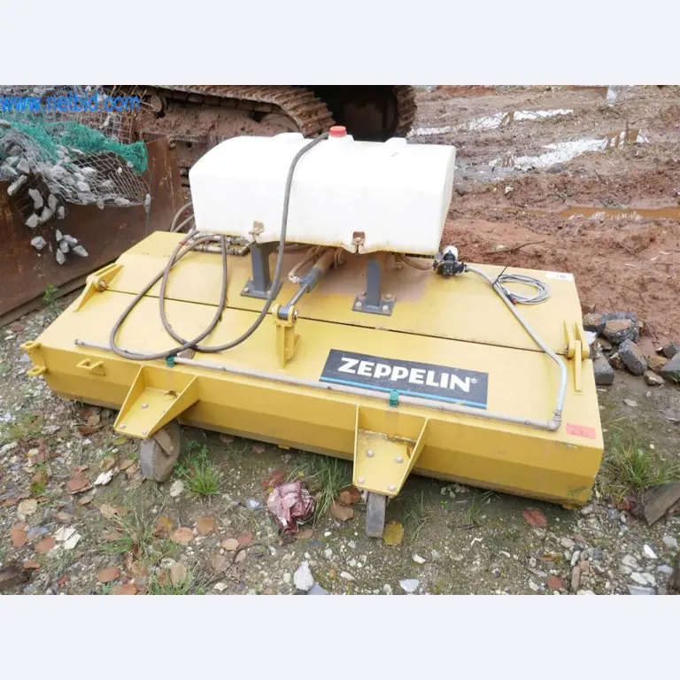 Máquinas e equipamento de uma empresa de construção de estradas-1