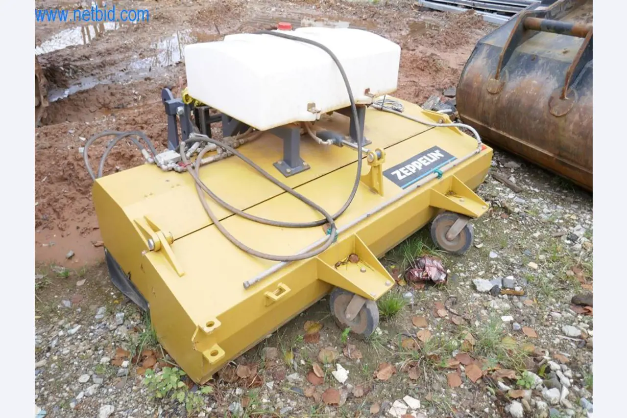 Máquinas e equipamento de uma empresa de construção de estradas-2