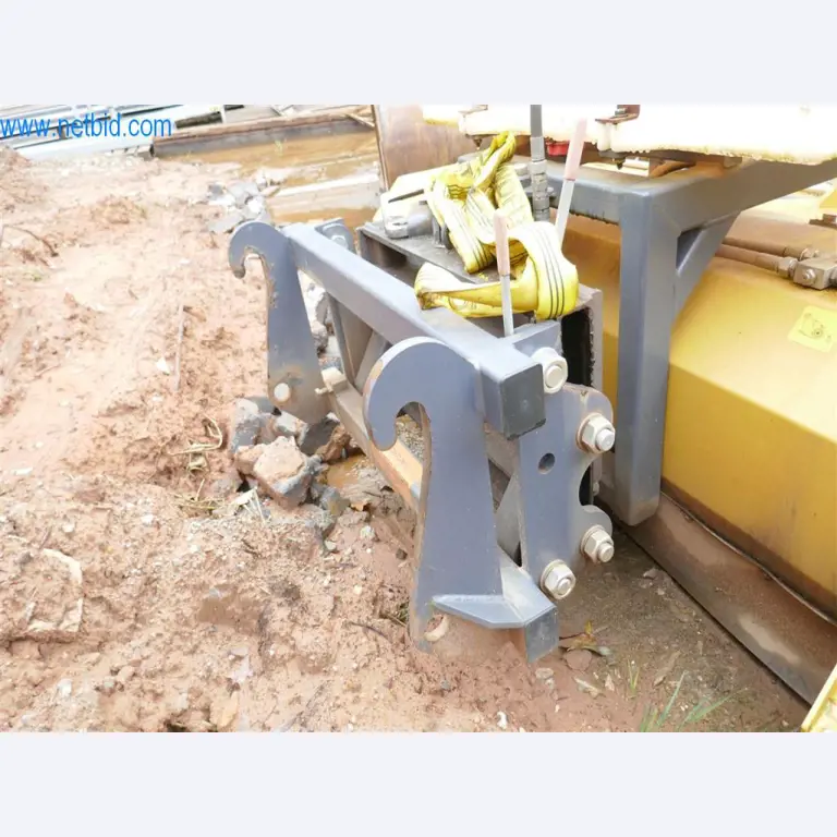 Máquinas e equipamento de uma empresa de construção de estradas-3