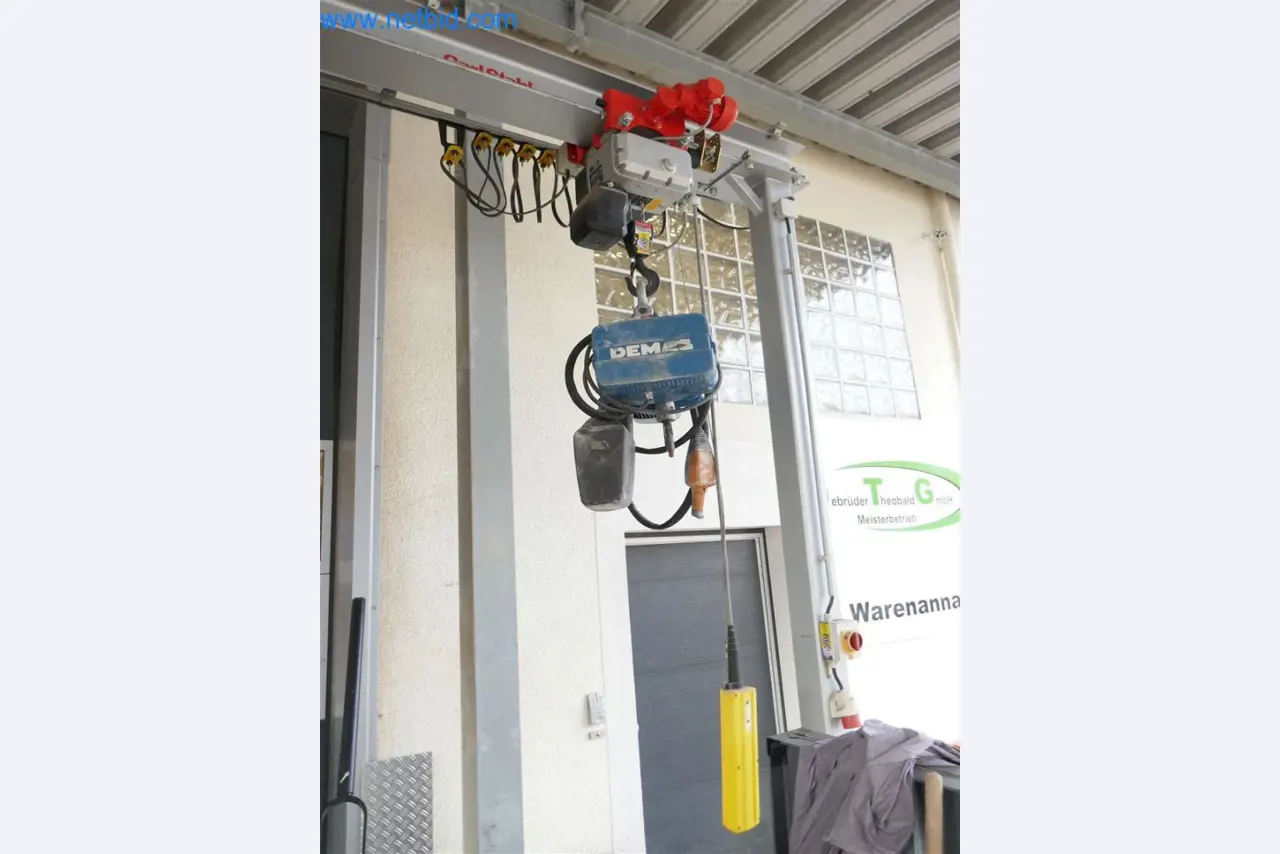 Máquinas e equipamento de uma empresa de construção de estradas-2