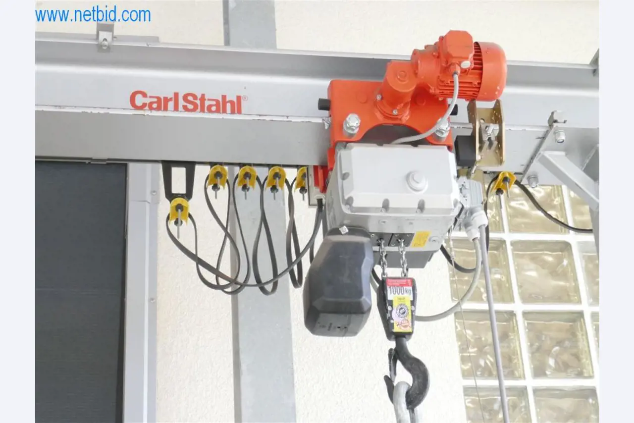 Máquinas e equipamento de uma empresa de construção de estradas-3