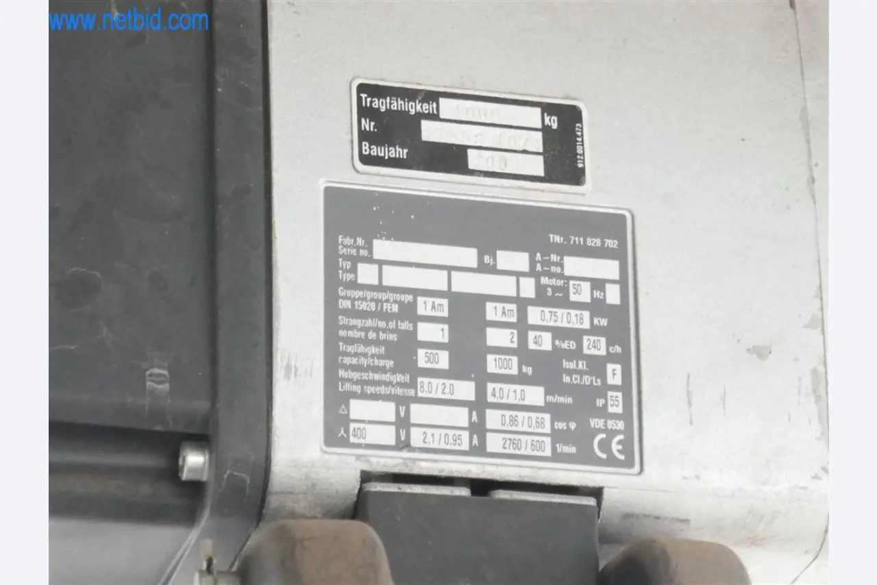 Máquinas e equipamento de uma empresa de construção de estradas-4