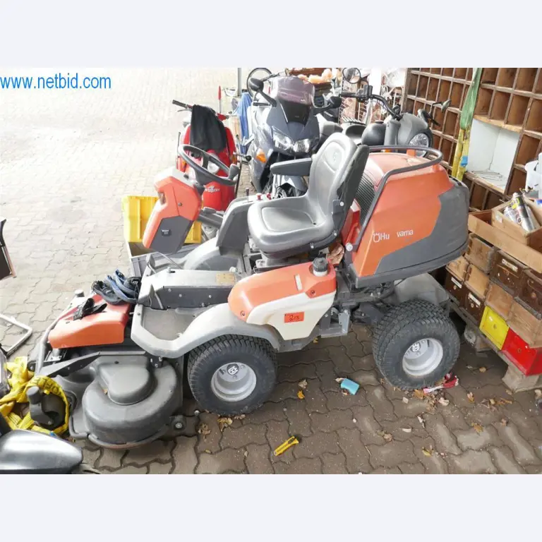 Máquinas e equipamento de uma empresa de construção de estradas-1