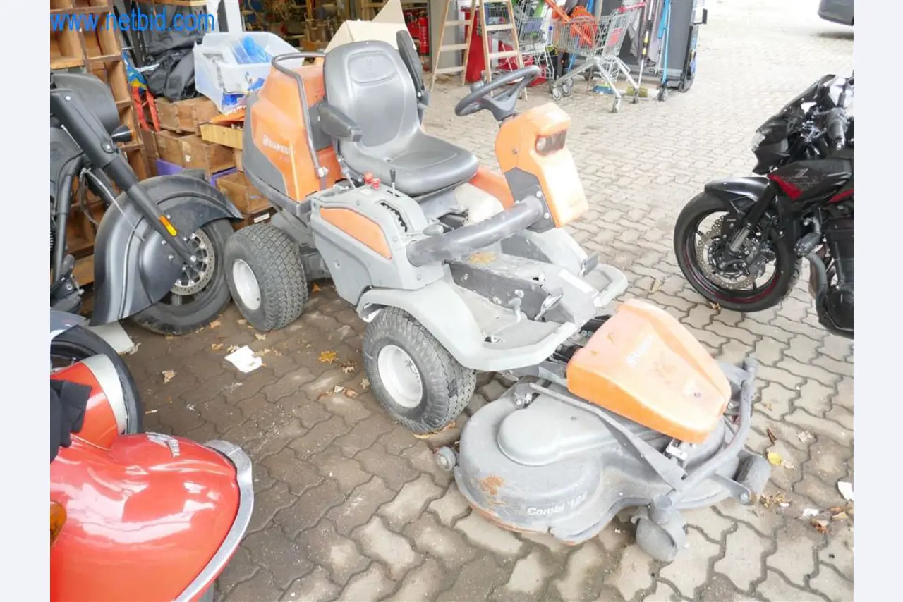 Máquinas e equipamento de uma empresa de construção de estradas-2