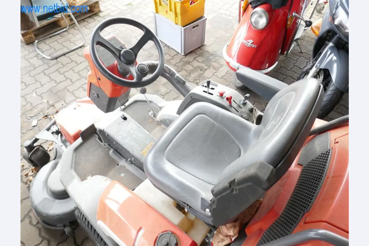 Máquinas e equipamento de uma empresa de construção de estradas-5