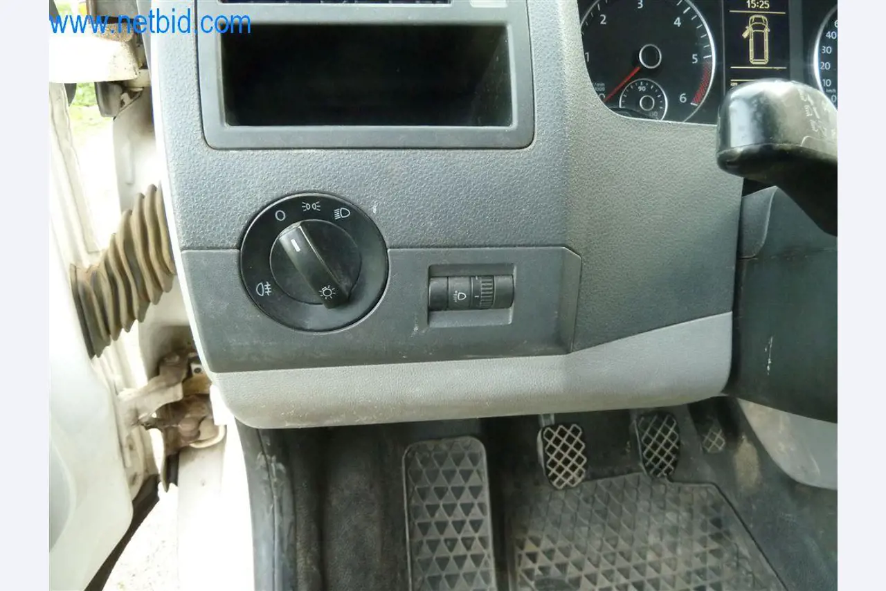 Maschinen und Ausstattung eines Straßenbau Unternehmens-11