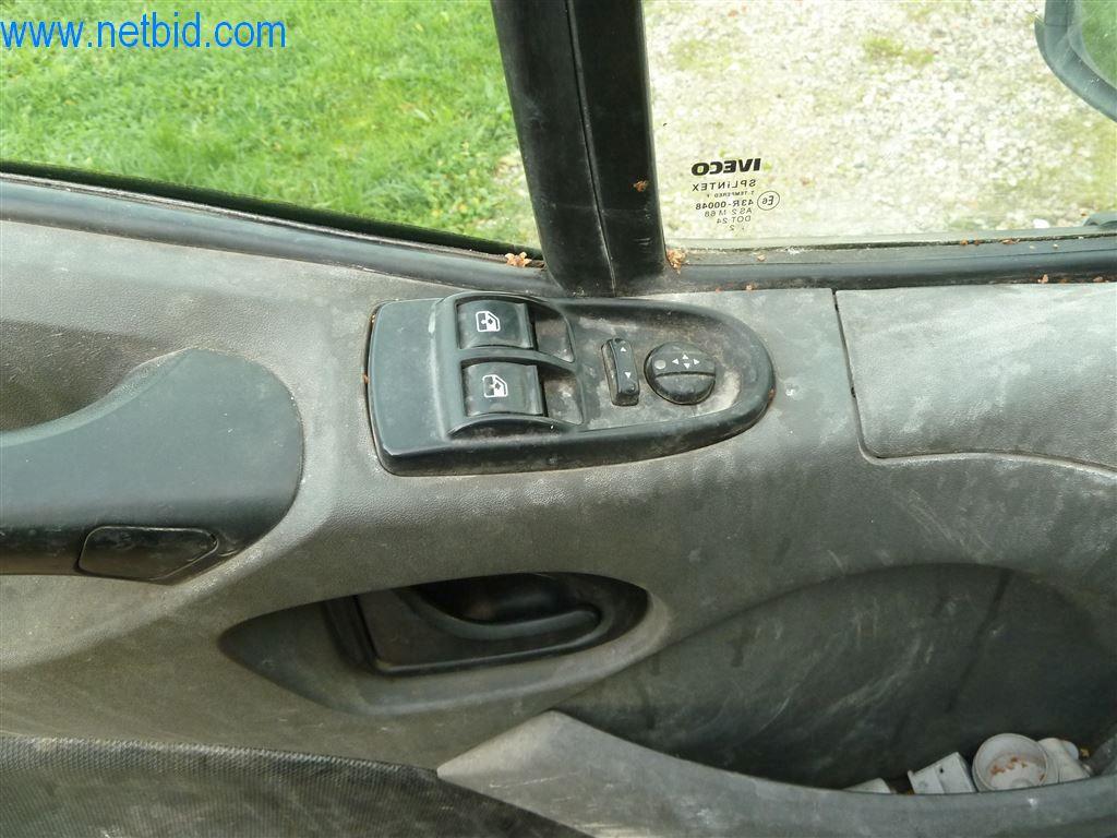 Máquinas y equipos de una empresa de construcción de carreteras-11