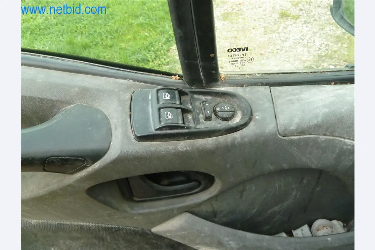 Máquinas y equipos de una empresa de construcción de carreteras-11