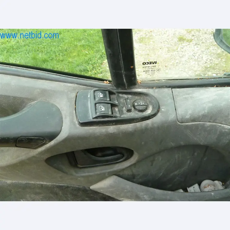 Máquinas y equipos de una empresa de construcción de carreteras-11