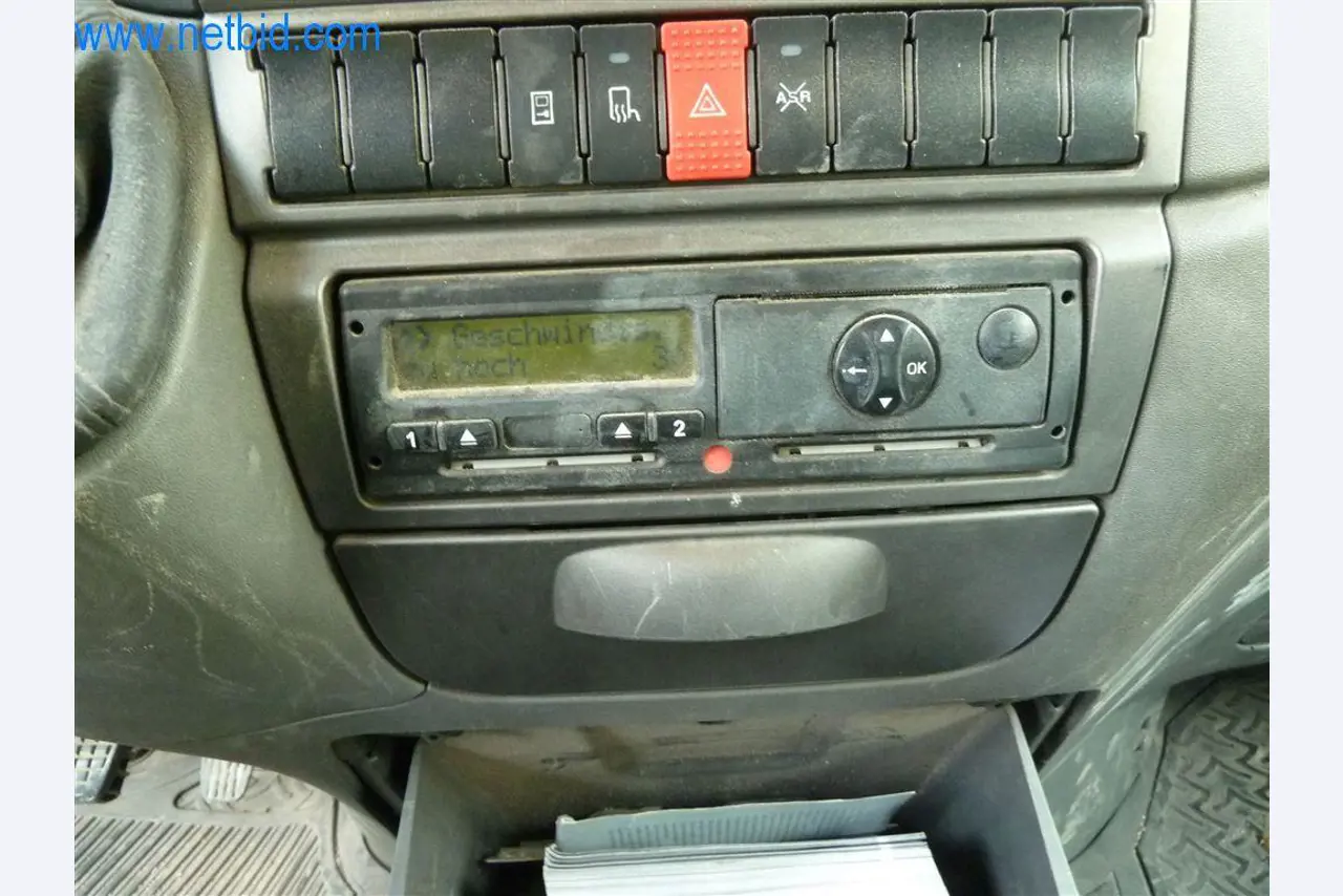 Máquinas y equipos de una empresa de construcción de carreteras-15