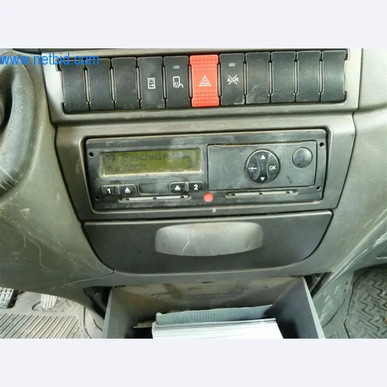 Máquinas y equipos de una empresa de construcción de carreteras-15