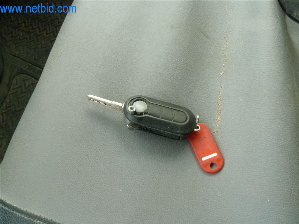 Máquinas y equipos de una empresa de construcción de carreteras-16