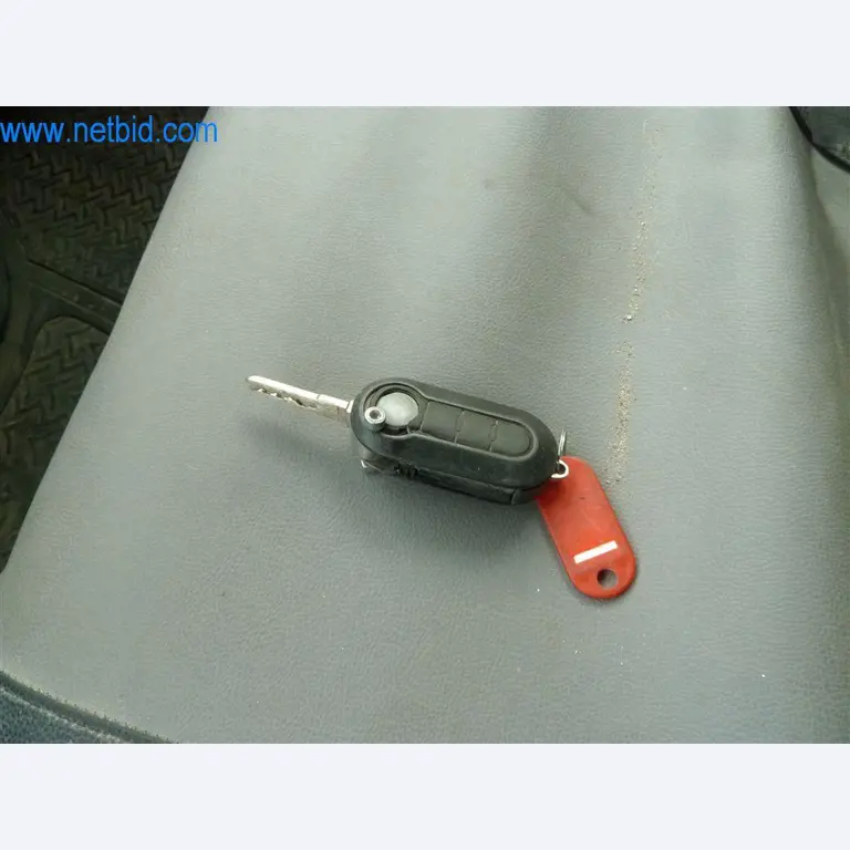 Máquinas y equipos de una empresa de construcción de carreteras-16