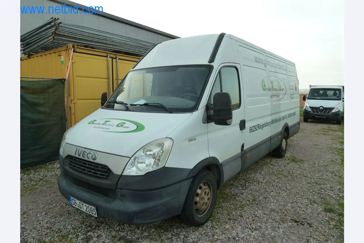 Máquinas y equipos de una empresa de construcción de carreteras-1