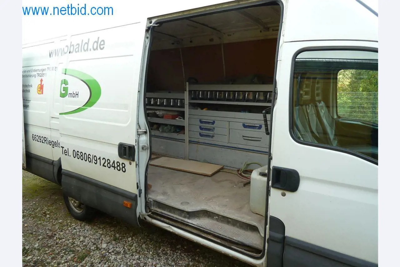 Máquinas y equipos de una empresa de construcción de carreteras-22