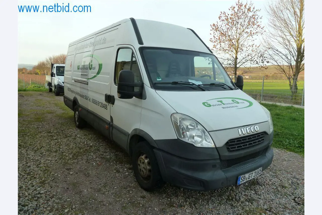 Máquinas y equipos de una empresa de construcción de carreteras-2