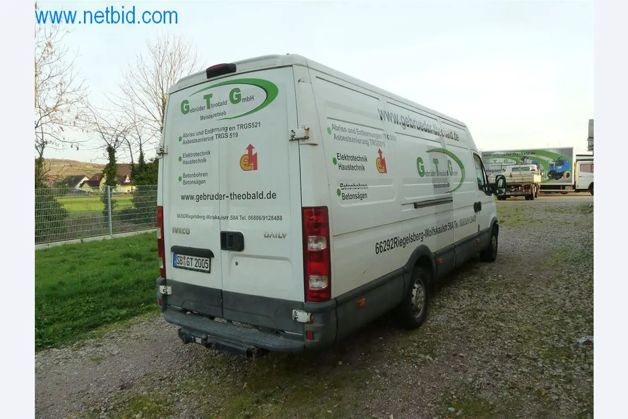 Máquinas y equipos de una empresa de construcción de carreteras-3