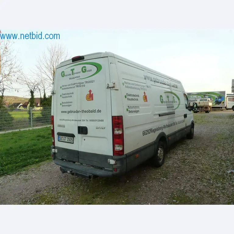 Máquinas y equipos de una empresa de construcción de carreteras-3