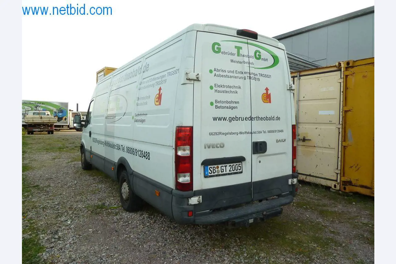 Máquinas y equipos de una empresa de construcción de carreteras-4