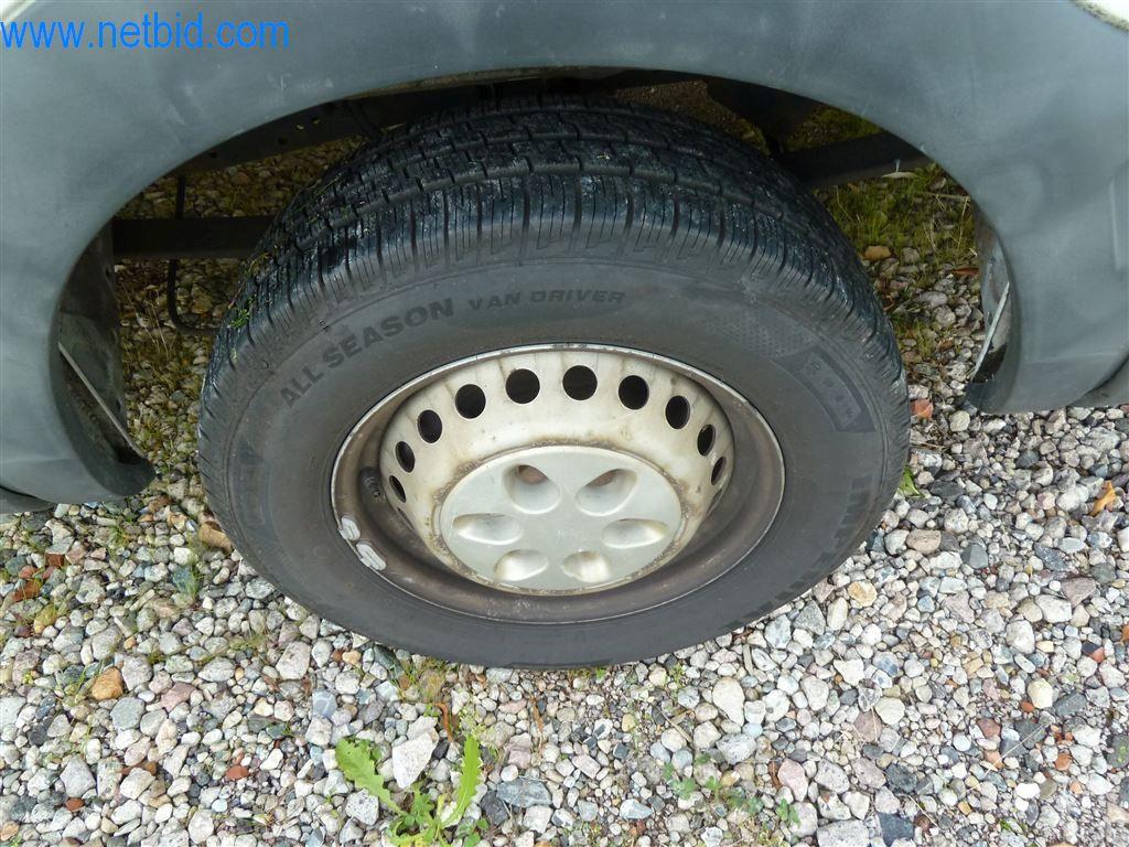 Máquinas y equipos de una empresa de construcción de carreteras-5