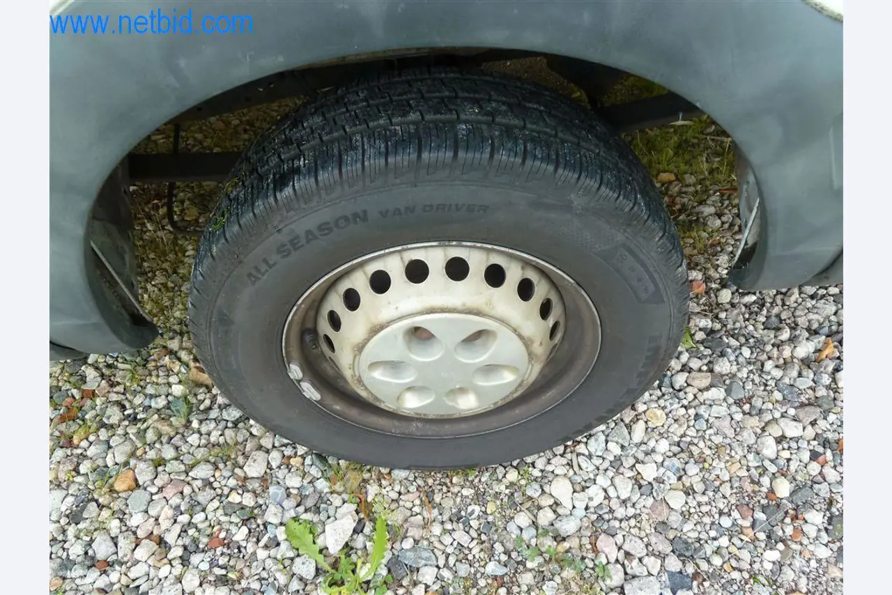 Máquinas y equipos de una empresa de construcción de carreteras-5