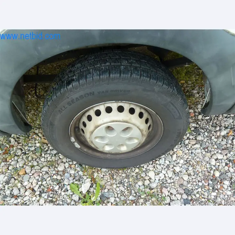 Máquinas y equipos de una empresa de construcción de carreteras-5