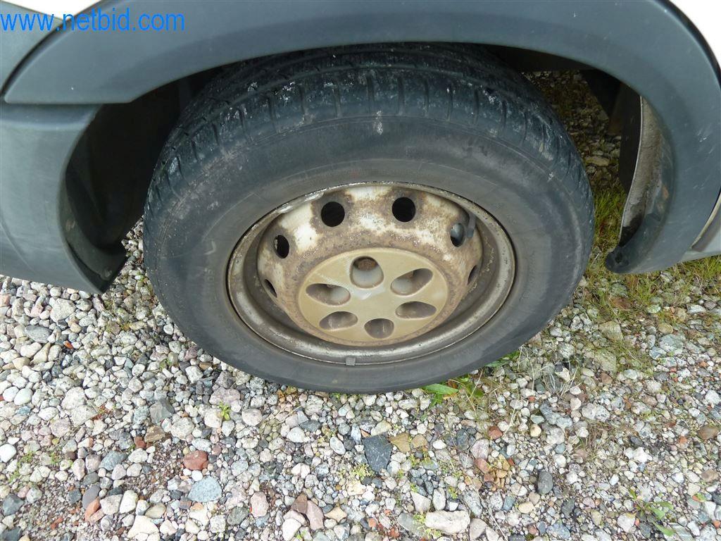 Máquinas y equipos de una empresa de construcción de carreteras-6