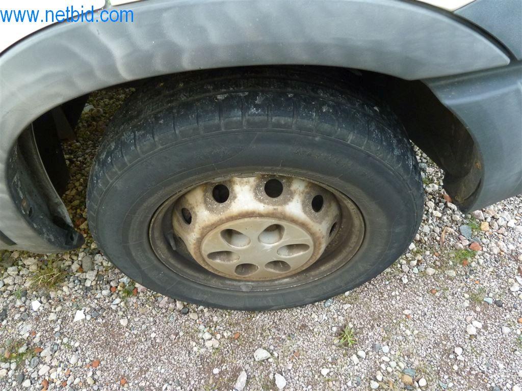 Máquinas y equipos de una empresa de construcción de carreteras-7