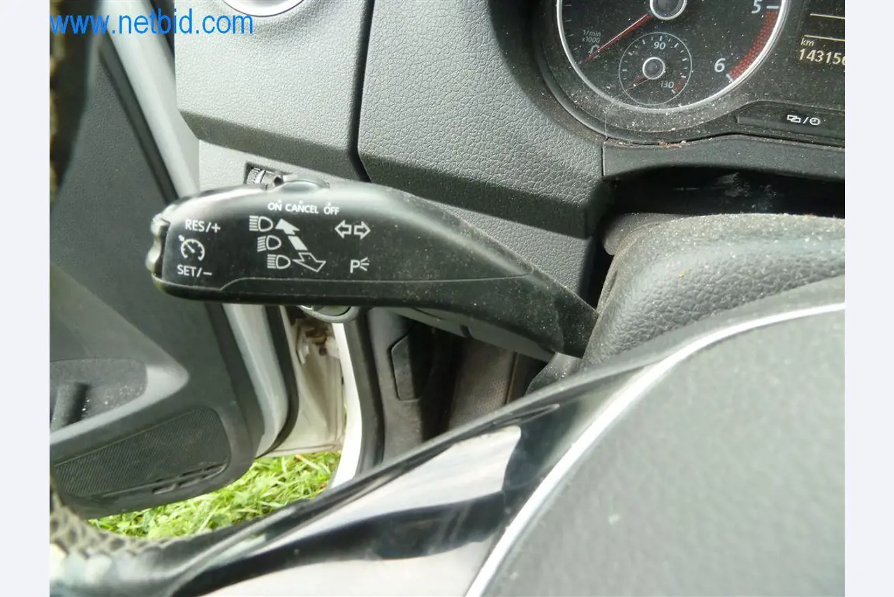 Máquinas e equipamento de uma empresa de construção de estradas-16