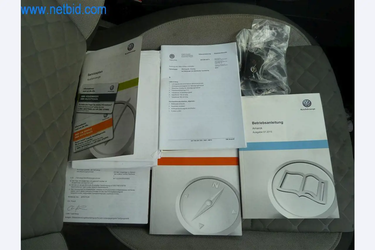 Máquinas e equipamento de uma empresa de construção de estradas-23