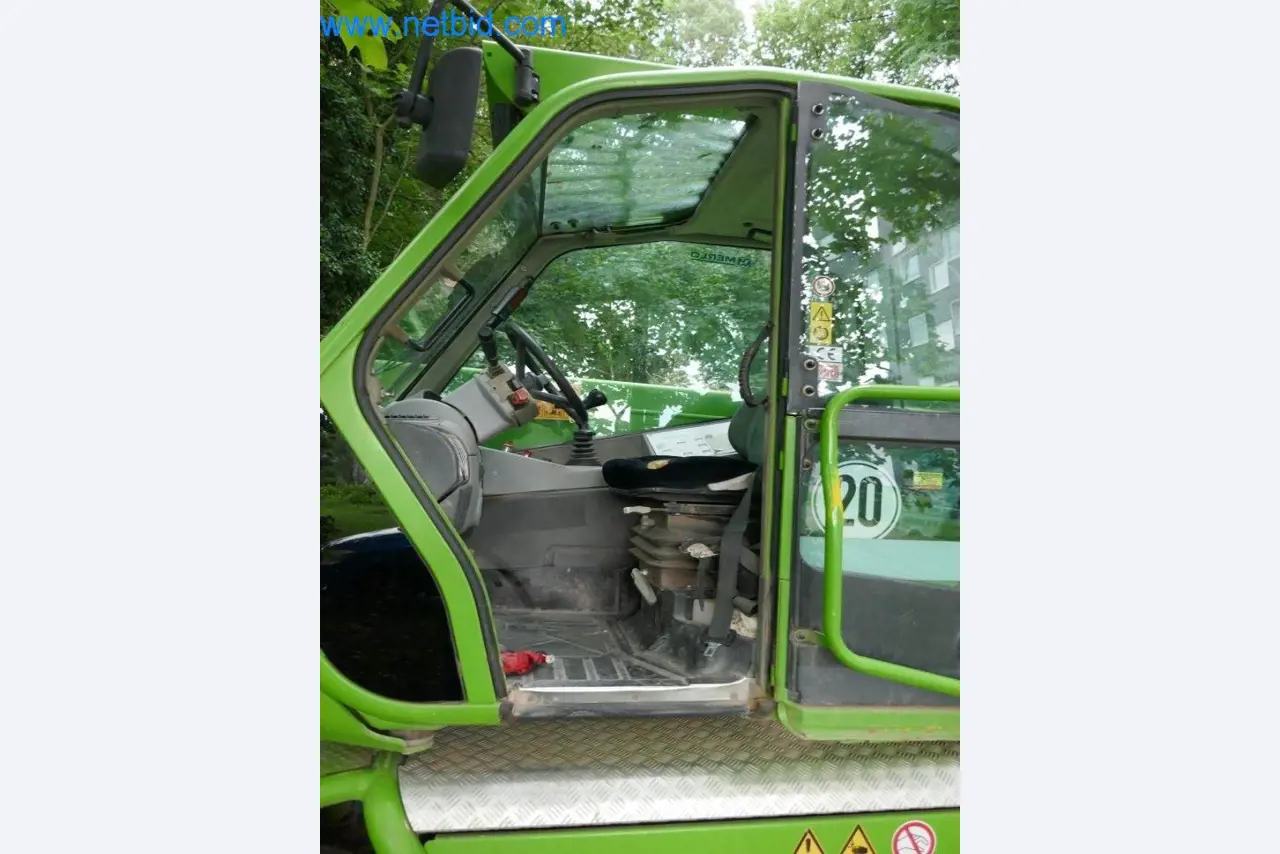 Máquinas e equipamento de uma empresa de construção de estradas-10