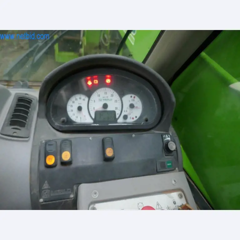 Máquinas e equipamento de uma empresa de construção de estradas-11