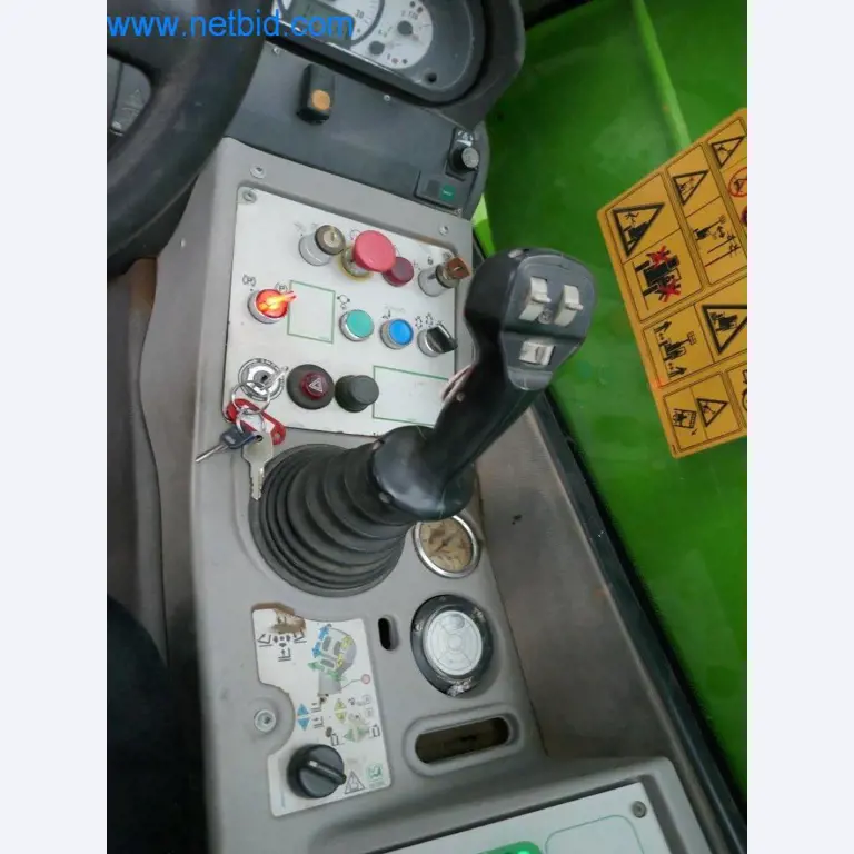 Máquinas e equipamento de uma empresa de construção de estradas-12