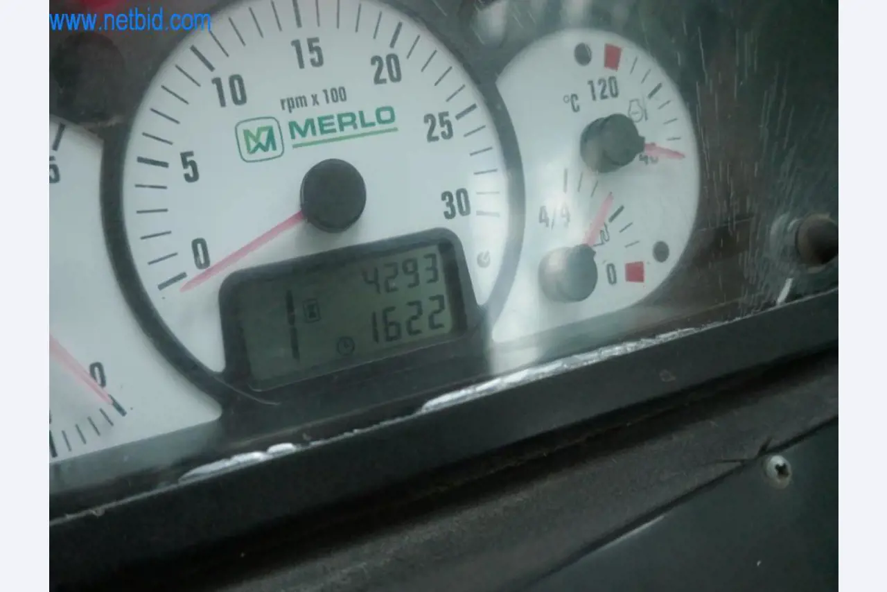 Máquinas e equipamento de uma empresa de construção de estradas-15