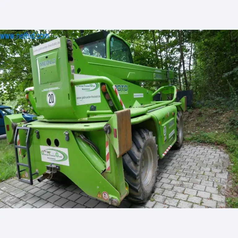 Máquinas e equipamento de uma empresa de construção de estradas-1